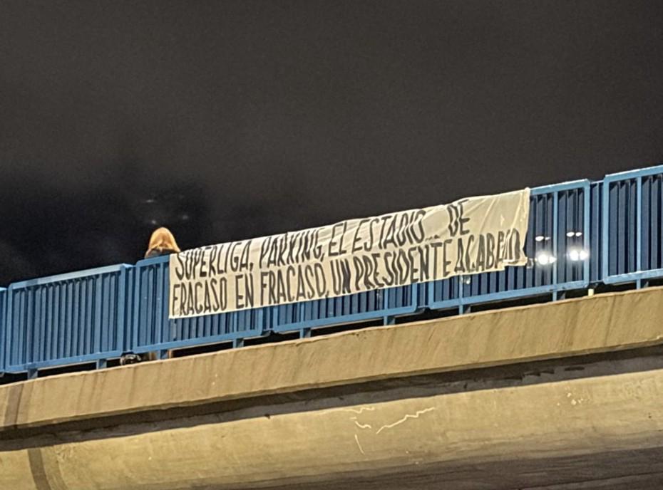 赏金女王模拟器官网-科贝：马德里街头出现了大量针对弗洛伦蒂诺的批评横幅